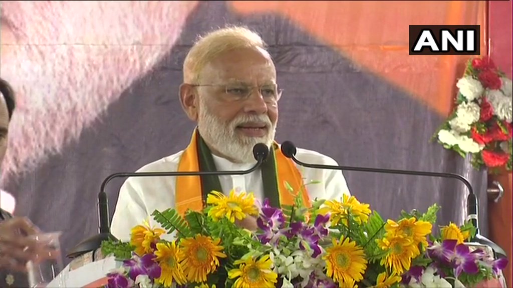 ANINewsUP's tweet image. PM Narendra Modi in Varanasi: Pulwama mein unhone hamare 40 jawano ko shaheed kiya tha, iss hamle ke baad usi kshetra mein ab tak 42 aatankwadiyon ko thikaane lagaya ja chuka hai. Yeh hamara kaam karne ka tareeka hai.