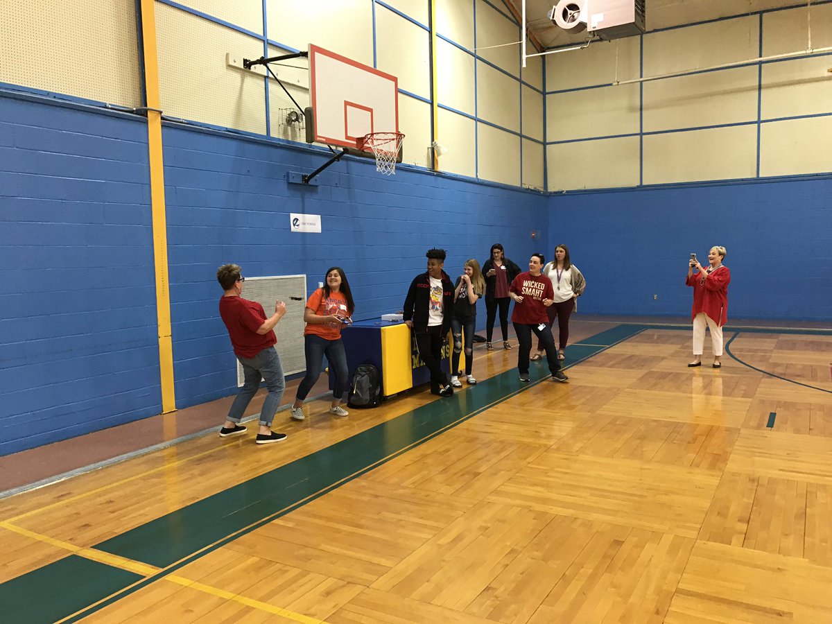 kelkins74's tweet photo. 7th grade students are learning about the new STEM &amp; Career Path electives being offered at Lincoln Middle School next year.  @SanAngeloISD @lincolnstrong https://t.co/lyyhI7M05P