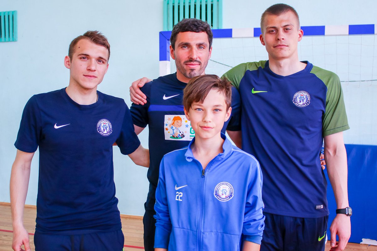 ODFCRU2's tweet photo. Фотографии с урока футбола в Гимназии №13 https://t.co/10ifYEH8Bz https://t.co/hF9c0hyVcD