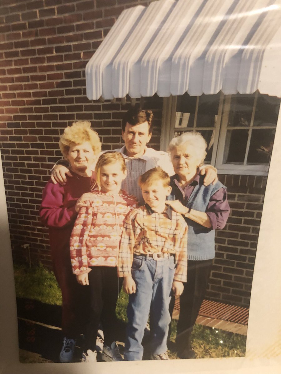 marijadebeljak's tweet image. TBT to when we just came to America 🇺🇸 #FreshOffTheBoat 🤦‍♀️🤦‍♀️🤦‍♀️🤣🤣🤣🤣