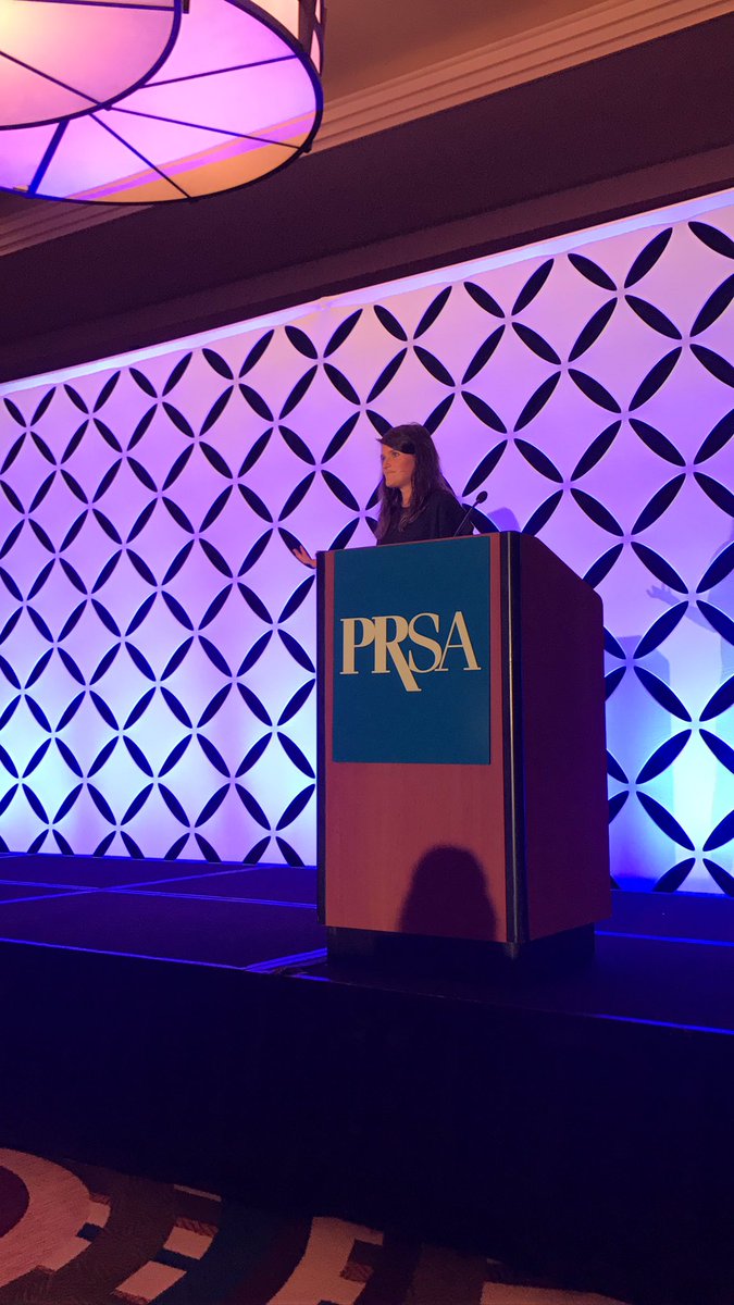Great storytelling tips from <a href="/lmillernpr/">Lulu Miller</a>. Ask the impolite question- what you're actually thinking. #PRSAHealth