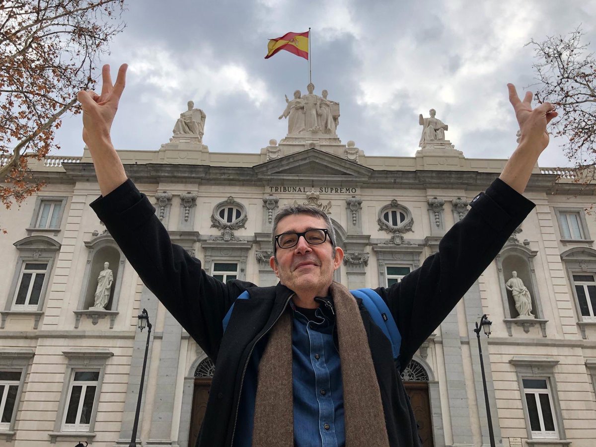 maxpradera's tweet photo. El Tribunal Supremo CONFIRMA la condena a Antonio Naranjo por intromisión ilegítima en mi honor.

Tendrá que indemnizarme, pagar las costas de la juerga y publicar la sentencia en el panfleto de Alfonso Rojo y en su Twitter.

Pradera vuelve a hacer zumo de Naranjo 😂 😈😈😈 https://t.co/bedYRSurnz
