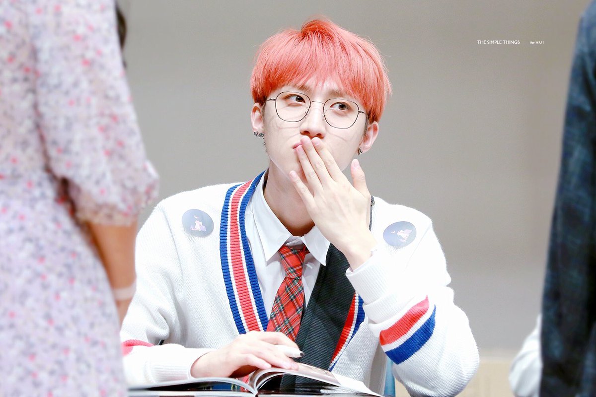 huifiles's tweet photo. 190421 ミ☆ #HUI #후이
↳  the simple things https://t.co/cThZM53fM9