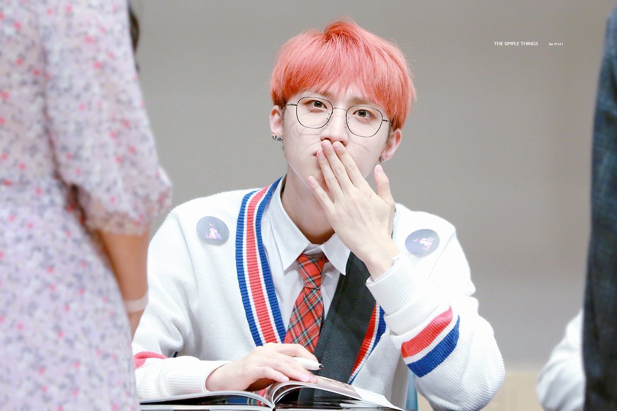 huifiles's tweet photo. 190421 ミ☆ #HUI #후이
↳  the simple things https://t.co/cThZM53fM9