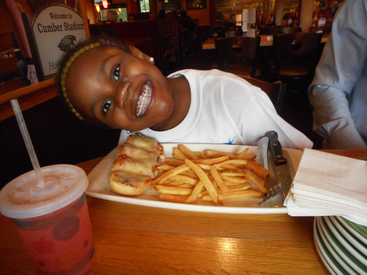 makeawishsfla's tweet photo. Special thanks to @applebees for raising $43,000 for Make-A-Wish in our Tampa Bay and Suncoast regions! π These funds help make wishes come true for wish kids like GiGi, who ate at Applebee's during her wish to have a shopping spree. β¨Β #MakeAWishThanks https://t.co/Gft0GbnvYN