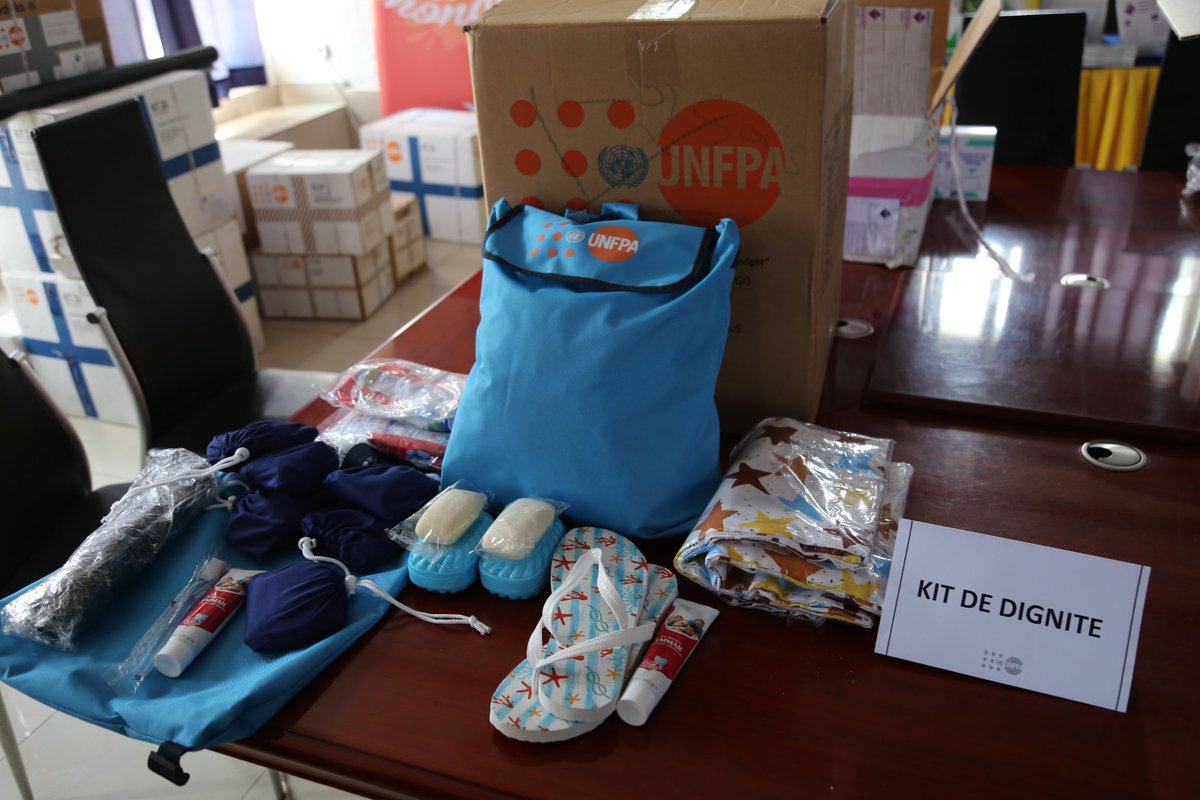 Séance pratique sur la présentation des kits d'urgences de la Santé de la reproduction et des kits de dignité <a href="/Atayeshe/">UNFPA Executive Director</a> <a href="/JulittaOnabanjo/">Julitta Onabanjo, Dr</a> <a href="/HountonSennen/">Hounton Sennen</a> <a href="/CanadaRDC/">Canada en RDC</a> <a href="/NicolasJSimard/">Nicolas Simard</a> <a href="/UNFPA/">UNFPA</a> <a href="/DeniseNyakeru/">Denise NYAKERU TSHISEKEDI</a>