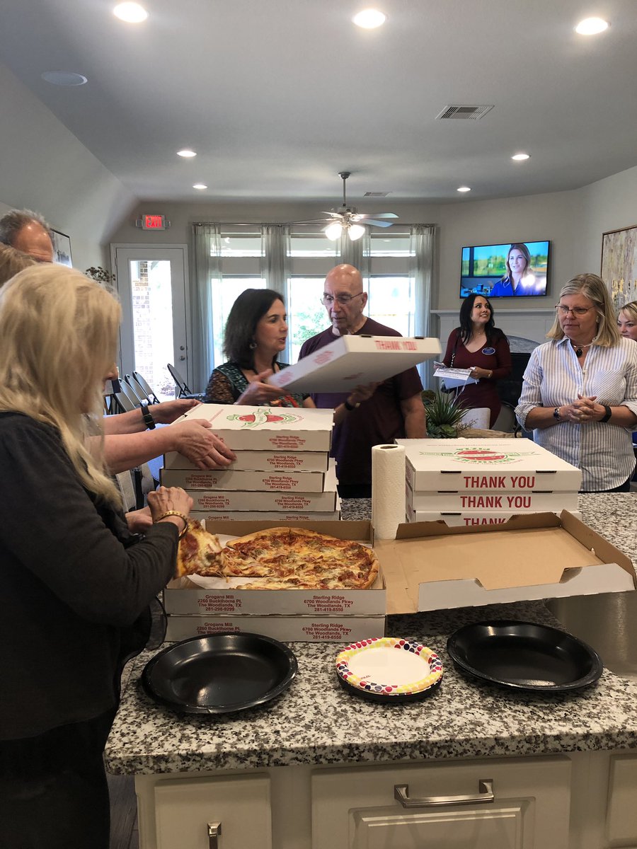 DDTrainers's tweet photo. @perryhomes treating us right with #BrothersPizza for the #MasteringYourMemory lunch and learn @ConroeChamber https://t.co/CQnCGa7FA8
