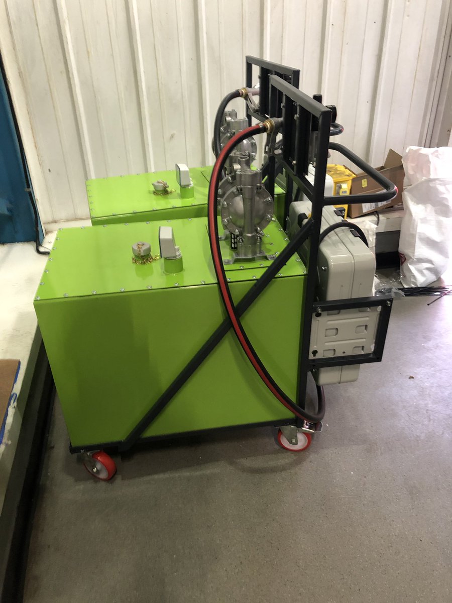 HSSONLINELTD's tweet image. New oil coolant recycling system with 5100 ltr capacity tank farm supplied and fitted in Essex. Mobile coolant bowsers in customers Own colour. Just finishing pipework and commissioning of system. #coolantsystems #freddy #machining #recycling #wasterecycling #coolant #filtration