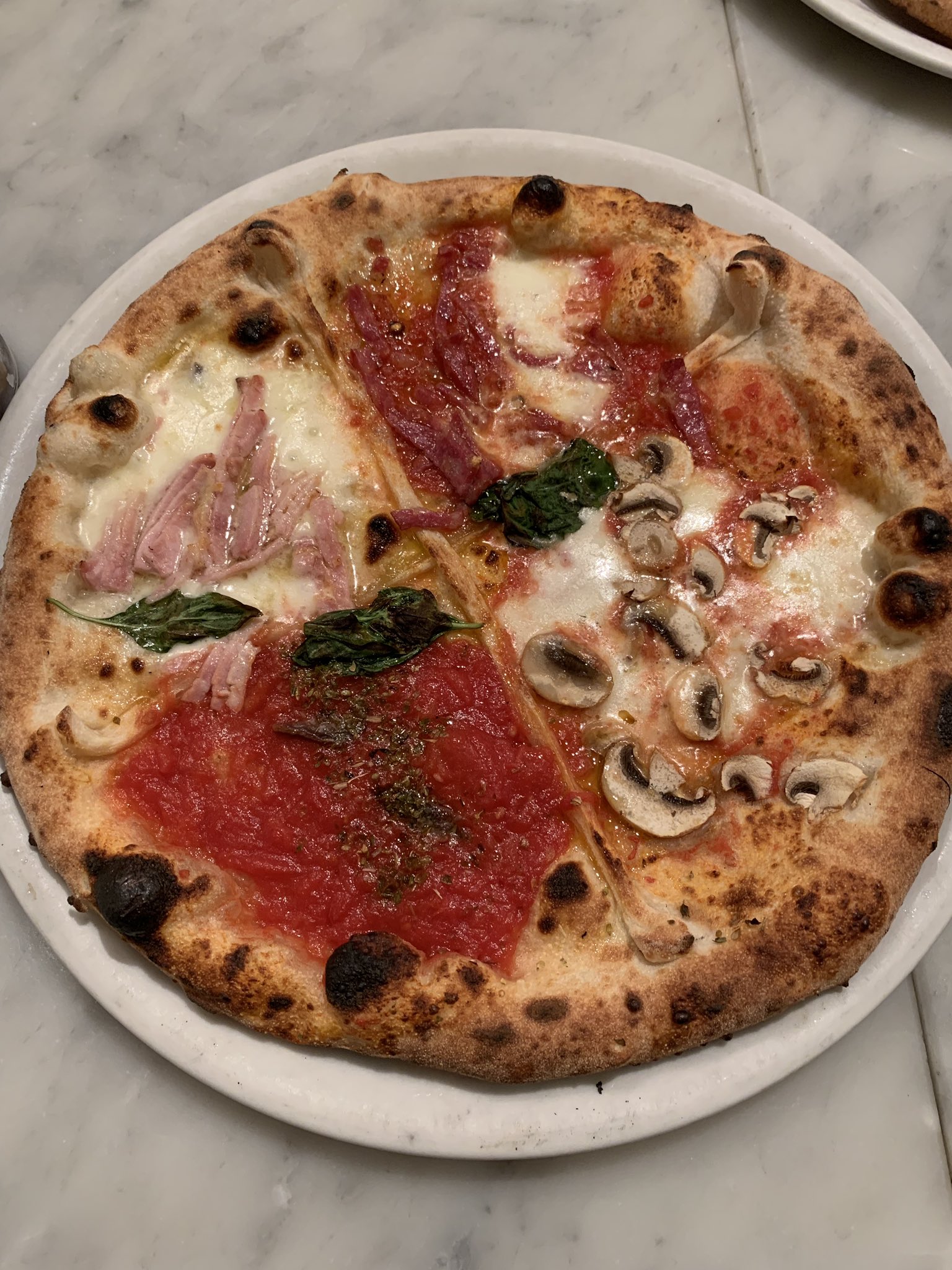 シシカリ ｋｔ ピッツェリアジージー 吉祥寺 Pizzeria Gg 吉祥寺 クアトロ スタジョーニ モッツァレラ バジリコ アンチョビ ハム ナポリサラミ マッシュルーム パンナコッタ アイスコーヒー T Co Bhjplbkxql Twitter