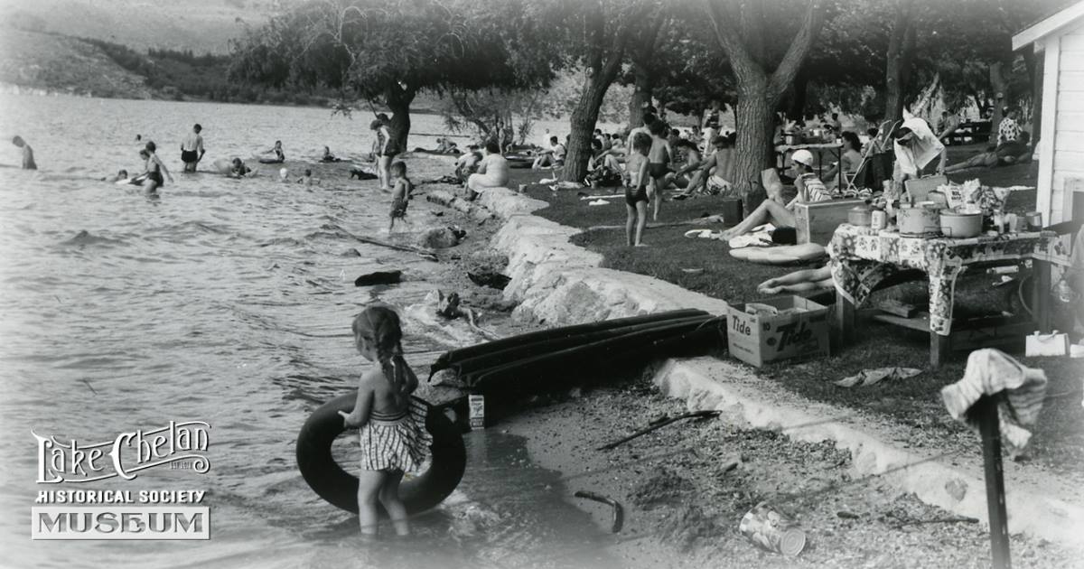GrandviewChelan's tweet photo. Lakeside Park, 1953. #ThrowbackThursday
P.S. if you haven't checked out the Chelan Museum yet, you definitely should. There's some really cool stuff in there! https://t.co/I7PlKK9RKn