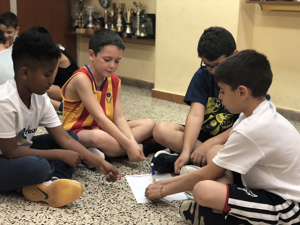PaulaMartinez6_'s tweet photo. En dies de pluja, dinàmiques d’equip diferents🏀 #PMM1 @BASQUETAESE https://t.co/OJP97u1C05