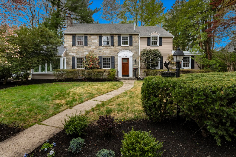 rossman_ian's tweet photo. 🏡Two New Listings!🏡 Both are beautiful renovated and updated homes!!  #NewListing #NJRealtor 

509 Crystal Lake Haddon Township, NJ:
https://t.co/RyZbW2KRWC…/509-CRYSTAL-L…/NJCD363100/

1100 Mercer Barrington, NJ:
https://t.co/3LPwz5Duvk…/1100-MERCER-B…/NJCD363246/ https://t.co/0g4WXlmXM7