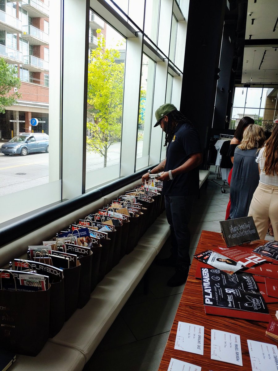 OffTheFieldNFLW's tweet photo. Our OTFPWA President, @ErickaLassiter at the NFL Power Lunch to welcome attendees with a beautiful smile & educate them about #OTFPWA & all the great things we do throughout the year. #thread #nflwives #nflthread #kittenish #nfldraft2019 #ladiesinthefirstround https://t.co/fnOcrcTpAJ
