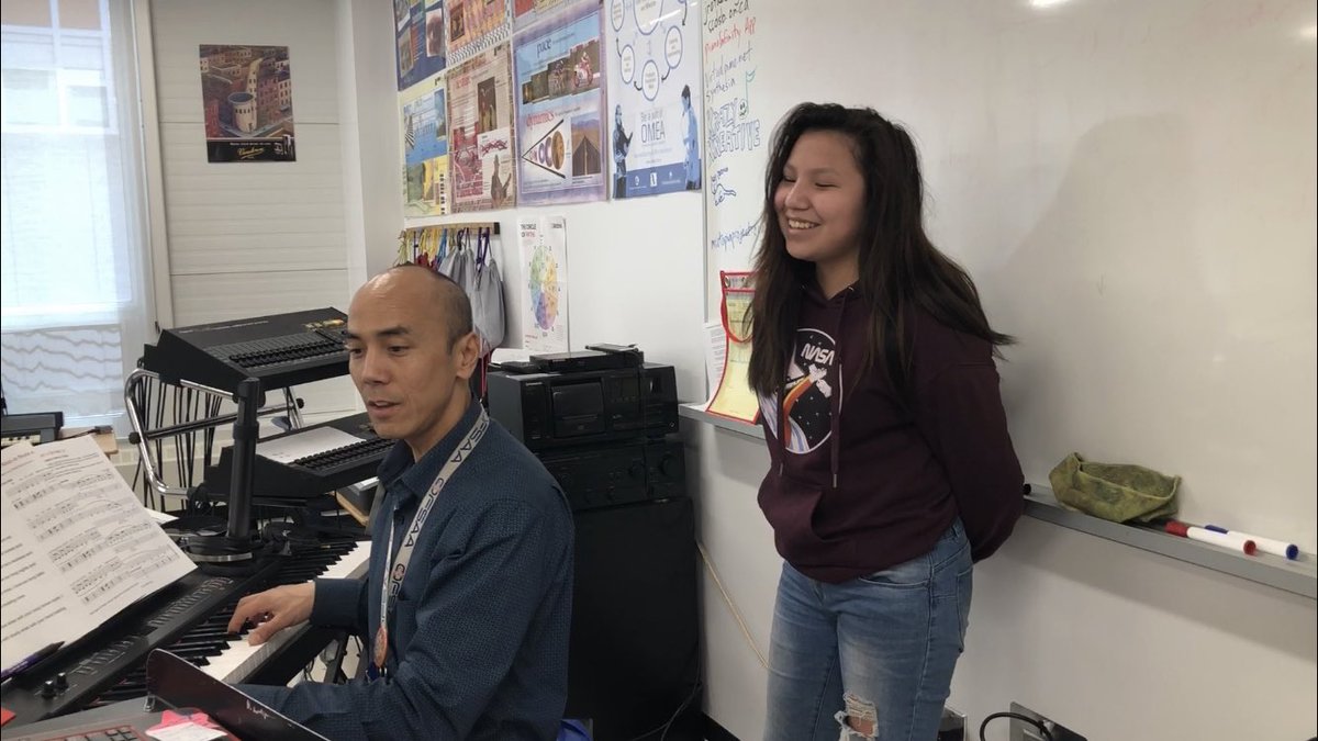 mturnerEDU's tweet image. You know you love your job when you spend your own time @BarrieNorth1 working with a student from @CundlesHeights #CreatingMusic #WritingLyrics #SmileBig Thank You @JayRothenburg for your patience, expertise and guidance today!