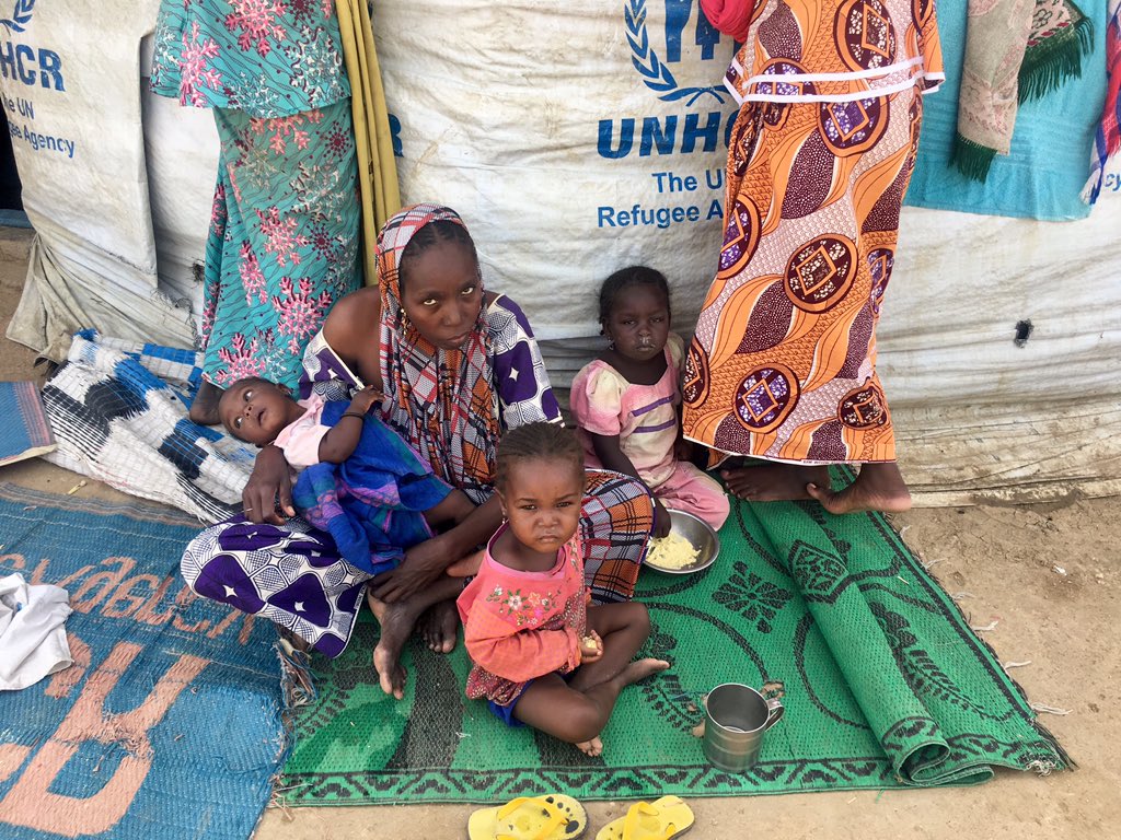 UN_Cameroon's tweet photo. Au delà de la réponse sécuritaire, la lutte contre Boko Haram se mène par une réponse #humanitaire et une stratégie de #développement pour venir en aide aux + vulnérables à l’Extrême-Nord 🇨🇲
Visite conjointe de @UNOCA_NEWS @UN_UNOWAS et @AngelLosadaEU au camps de Minawao et Zamaï https://t.co/cPEkiLEbUE