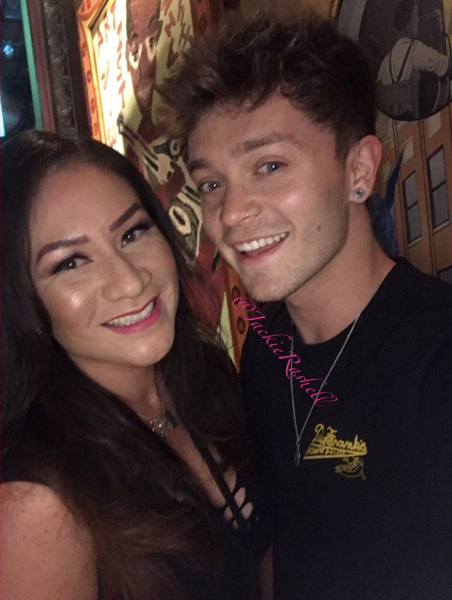JackieRashell's tweet photo. 🎶I tried to be cool, but my feelings they don’t allow me to🎶☺️..how I felt durin Selfie Party Dallas exactly 7mths TODAY! My 1st @TheVampsband show/M&amp;G🥂CheersTourStarts! C U at #FourCornersTour! Texas✈️UK💃🏻1st UK trip❤️@TheVampsBrad @TheVampsCon @TheVampsTristan @TheVampsJames https://t.co/AY25xHBkhw