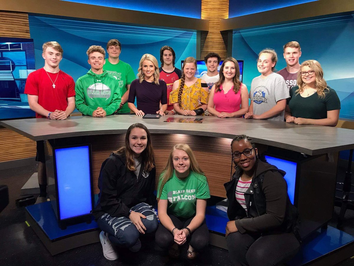 ElyseSmithWX's tweet photo. Hosted two school visits this week @KRCG13: @sfxtigers and @WeAreBlairOaks! Thanks for stopping by and being great guests. Hope you enjoyed your visits and learned a little about what we do everyday! #midmowx #midmonews https://t.co/hz14IXMI64