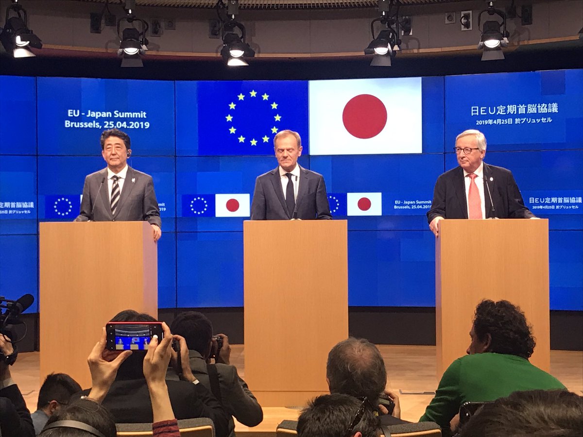 kskhatta's tweet photo. 日EU首脳会談終了。ユンケル欧州委員長は「令和=ビューティフル・ハーモニー」にちなみ「美しい言語であるフランス語」で挨拶を始める https://t.co/PbLsGz7xwV