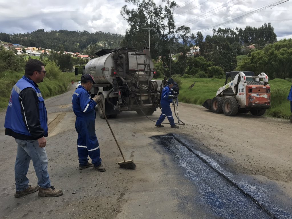 ¡Vamos por buen camino!

Trabajamos en las labores previas al tendido de doble riego asfáltico en la vía El Despacho-Guncay-El Valle. Las obras se ejecutan a través de contrato con el GAD parroquial. Brindamos servicios de calidad. 💯