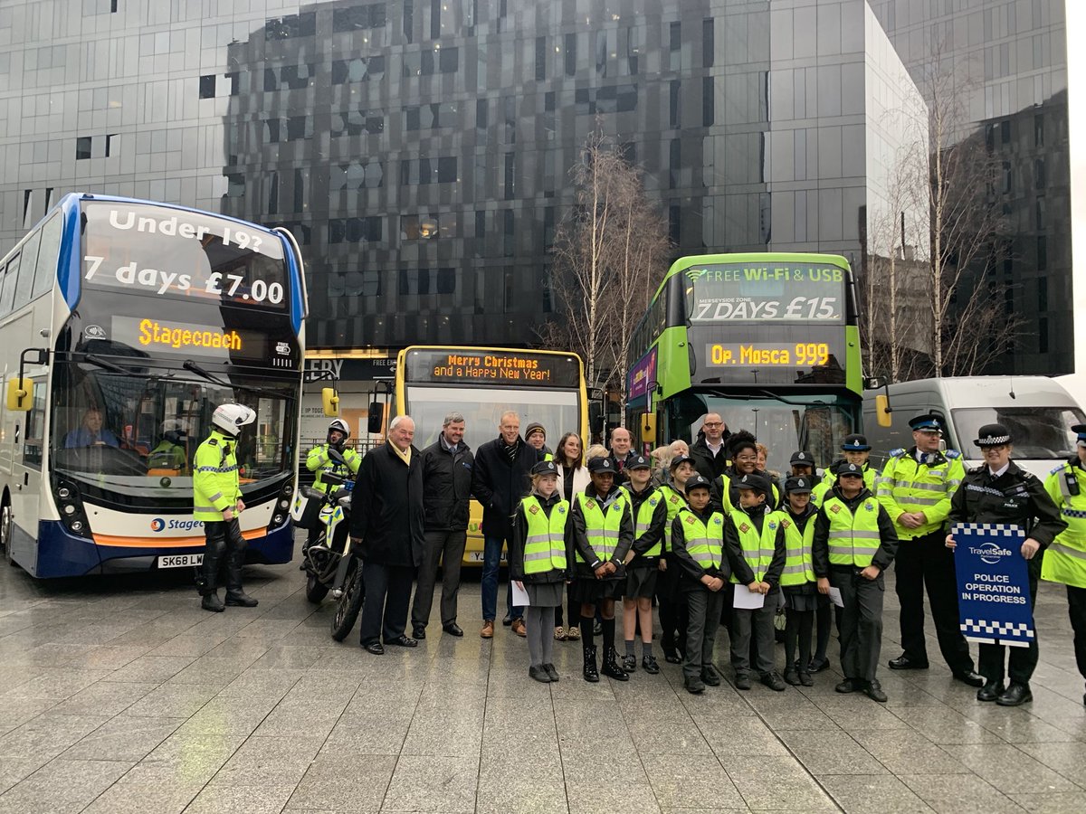 TravelsafeS's tweet photo. Our #OperationMosca patrols will be out tomorrow on Wirral @MerPolWirralWst @MerPolWirralSth with yours truly & @Merseytravel Nikki @MinipoliceR & our ever so lovely @Beinnanoir educating drivers about parking in bus stops @DsnMerpol @Wirral_Talk @Peoplesbus @WIRRALGLOBENEWS 🚌🚓 https://t.co/1p5aE5iFGg