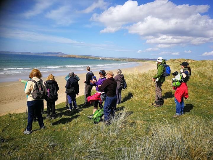IslayandJura's tweet photo. Another day another beach with blue skies for our #WalkIslay walkers today. Ending at @TheMachrieLinks for cream teas 😋📷John Speirs @wildaboutargyll @VisitScotland https://t.co/z4GswLnpEI