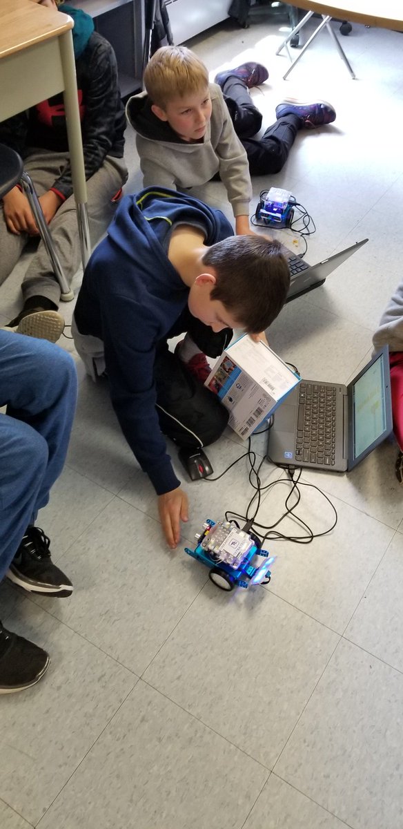 LPS_Crestview's tweet photo. Grade 6/7's are at it again, building on their coding skills with their Mbots. Today they are programing the sensors.#LPStb @codeabotkids https://t.co/nXmVMV6bHY