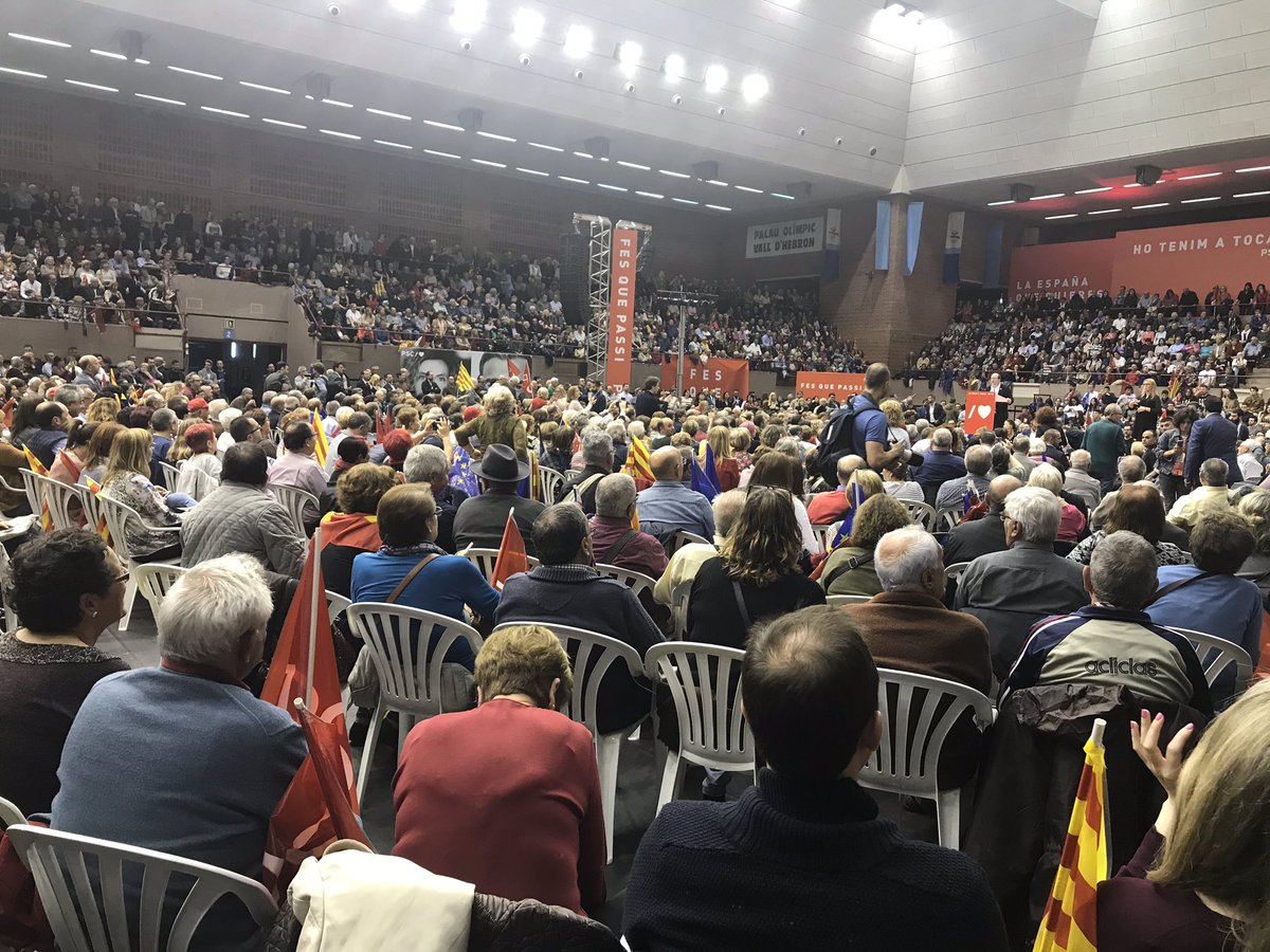 PSCBaix's tweet photo. 👉🏻 @miqueliceta “ara convé @sanchezcastejon ara convé socialisme! Som una esquerra de govern que treballa per la justícia social, la igualtat i la fraternitat entre tots els pobles d’ #Espanya !” #fesquepassi https://t.co/X7jUdcbnM5