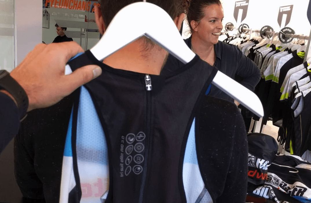 3athlon_BE's tweet photo. Alles draadloos, behalve de rits van onze trisuits... #Gear @bioracer #PollVanDeWeek https://t.co/DSQcqyCwJg https://t.co/yIZwenR1YJ