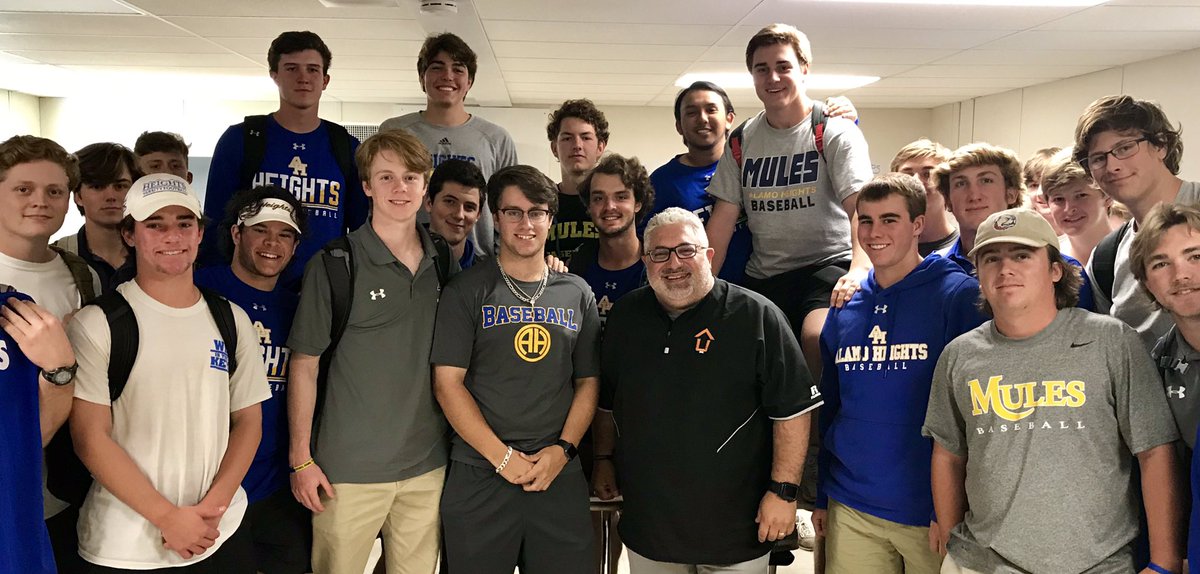 CoachJ_Thompson's tweet photo. Very thankful to Victor Pisano of @ChargeUpToday for coming in to visit with us today! There was so much value in what he had to say for sport, school, family, and life. #Loadstone #Gratitude https://t.co/HJO4dggD9D