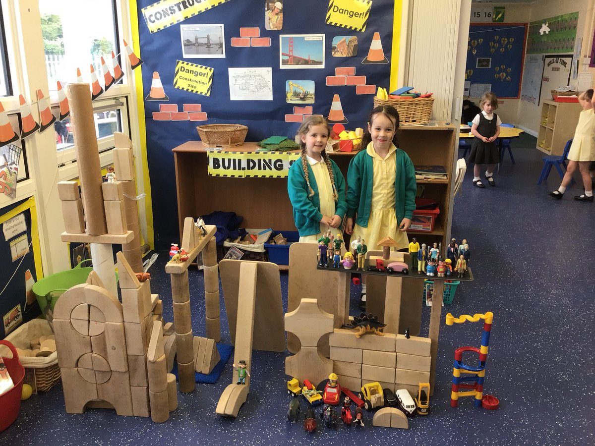 EYFSButterflies's tweet photo. Fabulous creations in both the indoor and outdoor block area! #blockplay #blockarea #EYFS https://t.co/u3ao3xg2O8