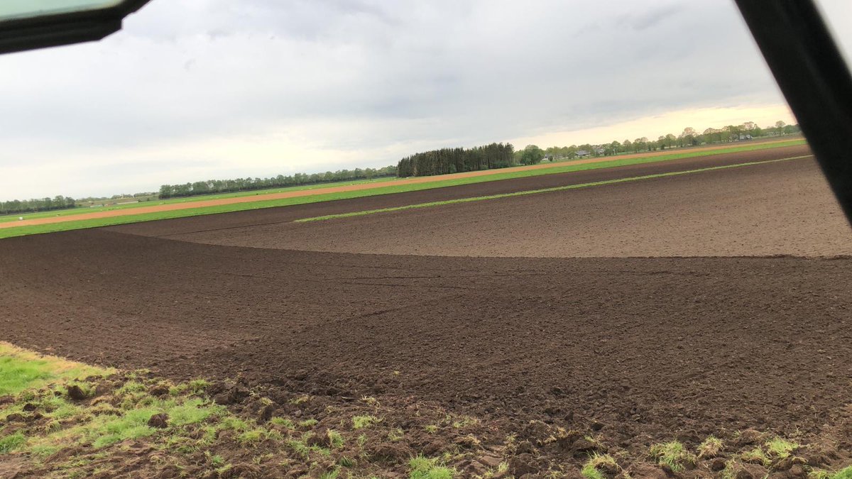 Vandaag het laatse perceel #gerst gezaaid. Prima teeltwisseling in ons bouwplan. #lelieteeld #bollenteelt