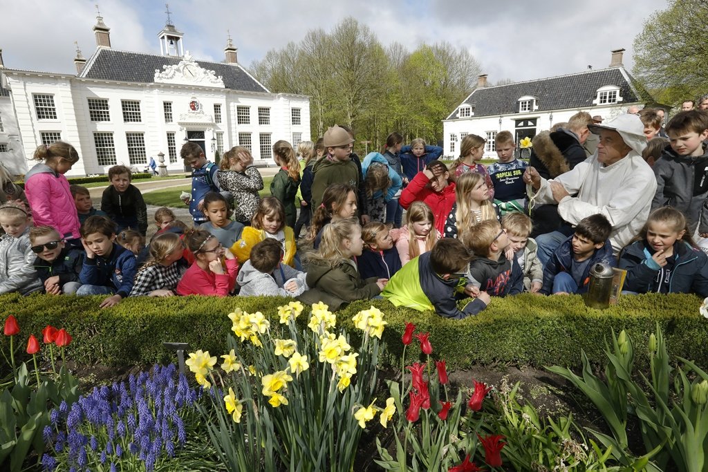 Ook zo benieuwd naar de uitzending van Zembla over bloembollen &amp; omwonenden? #bollenteelt #bollenvelden

Laat u niet gek maken door de zware muziek en het knip &amp; plakwerk van Zembla. Lees de factcheck 👇
lto.nl/actueel/Nieuws…