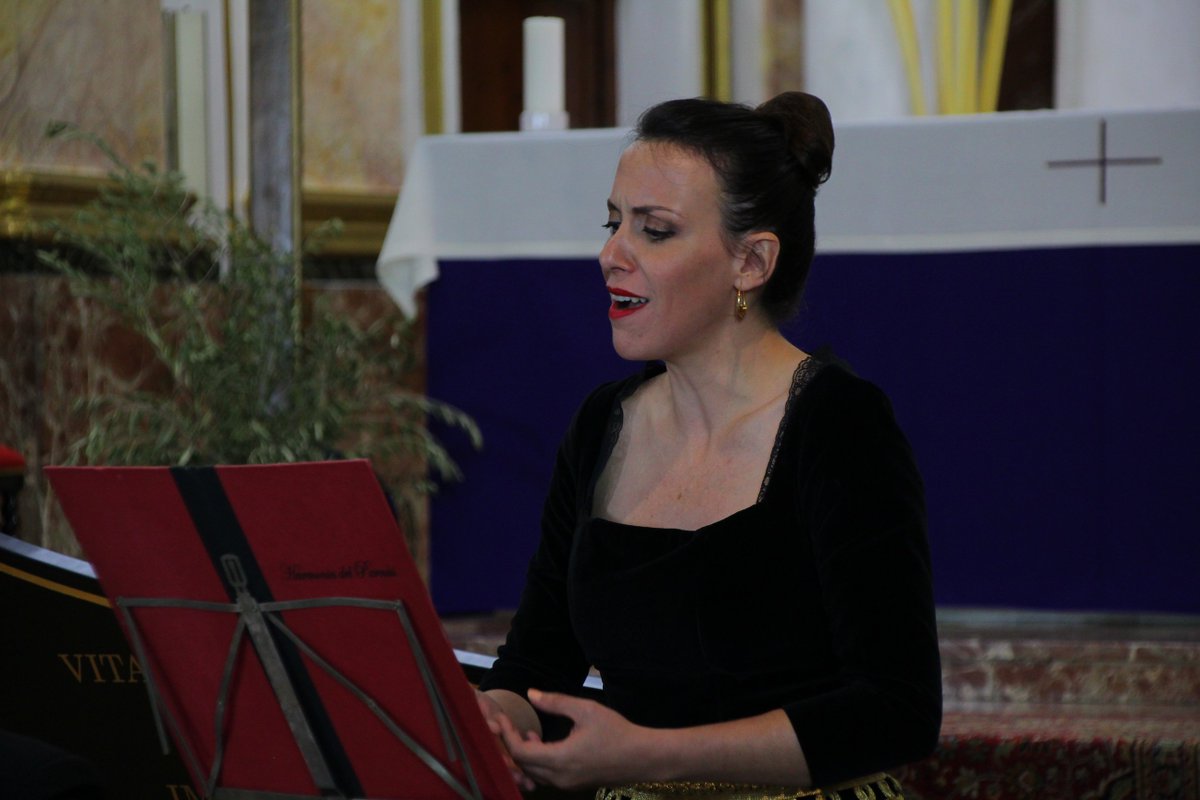 Dins la diversa programació cultural del nostre municipi, fa pocs dies poguérem gaudir del concert de música sacra Sepulchrum Christi de la ma d'Harmonia del Parnàs. Tot un plaer escoltar estos artistes!