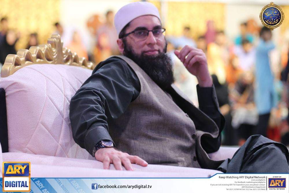 atiqabhatti1's tweet photo. میں نہیں جانتی کہ شہلا رضا نے کیا گستاخی کی ہے لیکن وہ لوگ جو اس بات کو لے کر جنید جمشید کا ذکر کر رہے ہیں ان کی اطلاع کے لیے عرض ہے کہ کسی ایسے شخص کو رب عزت نہیں دیتا جو اس کے محبوب رسول کی محبوب بیوی کی شان میں گستاخی کرے
#JunaidJamshade https://t.co/ln5ou87XPX