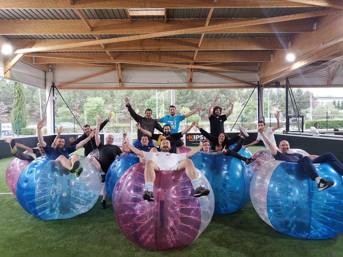 treeptik's tweet photo. Et ce soir c’est #bubblefoot ! Décidément on n’arrête pas de s’éclater #team #cohesion #onseclate #laviecestbien @treeptik https://t.co/PzvvyjpUyj