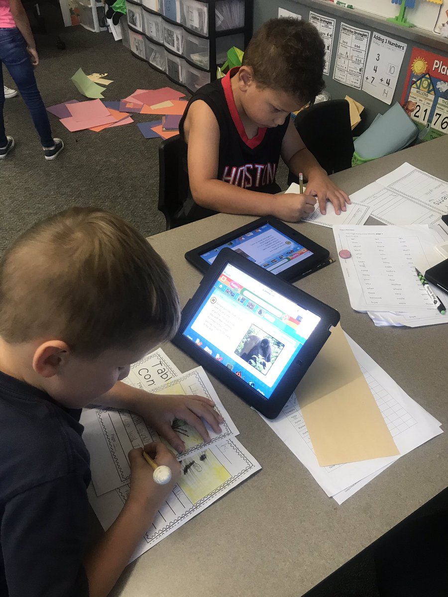 McLain_Teach's tweet image. Masks, trifolds, and Wixi, oh my!  Hard at work on our animal research projects.  Can’t wait to see their final presentation! @HumbleISD_ASE #animalfun #itsazooinhere