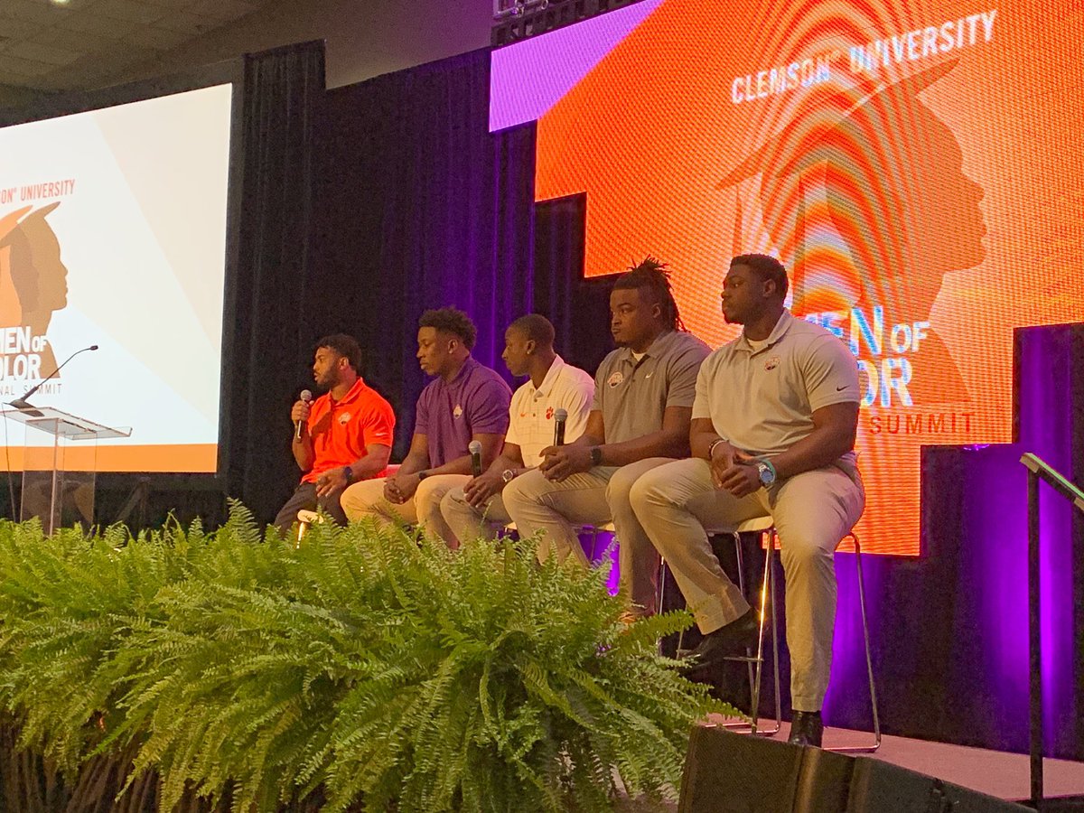julio_clemson's tweet photo. The power of positive peer pressure! Great words of advice from our @ClemsonFB P.A.W. Journey to our young men attending @ClemsonMoc! @InsideClemson @ClemsonUniv #makerightdecisions #disciplined #impactcommunity https://t.co/cZxC4H4pf4