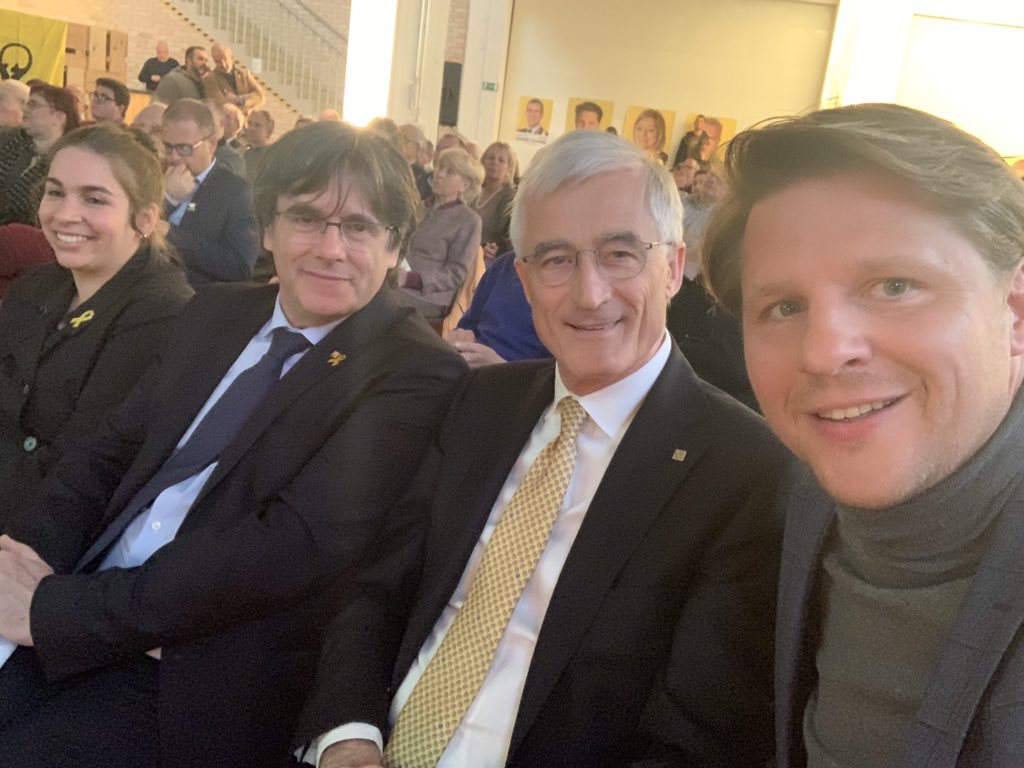 Josep Lluís Alay (@josepalay) on Twitter photo El President Carles Puigdemont <a href="/KRLS/">krls.eth / Carles Puigdemont</a> a Kortrijk amb el President de Flandes Geert Bourgeois <a href="/GeertBourgeois/">Geert Bourgeois</a> i el diputat del Parlament de Flandes Axel Ronse <a href="/axel_ronse/">Axel Ronse</a> del N-VA <a href="/de_NVA/">N-VA</a>. Conferència sobre l’autodeterminació a Kortrijk amb la sala plena El President Carles Puigdemont <a href="/KRLS/">krls.eth / Carles Puigdemont</a> a Kortrijk amb el President de Flandes Geert Bourgeois <a href="/GeertBourgeois/">Geert Bourgeois</a> i el diputat del Parlament de Flandes Axel Ronse <a href="/axel_ronse/">Axel Ronse</a> del N-VA <a href="/de_NVA/">N-VA</a>. Conferència sobre l’autodeterminació a Kortrijk amb la sala plena
