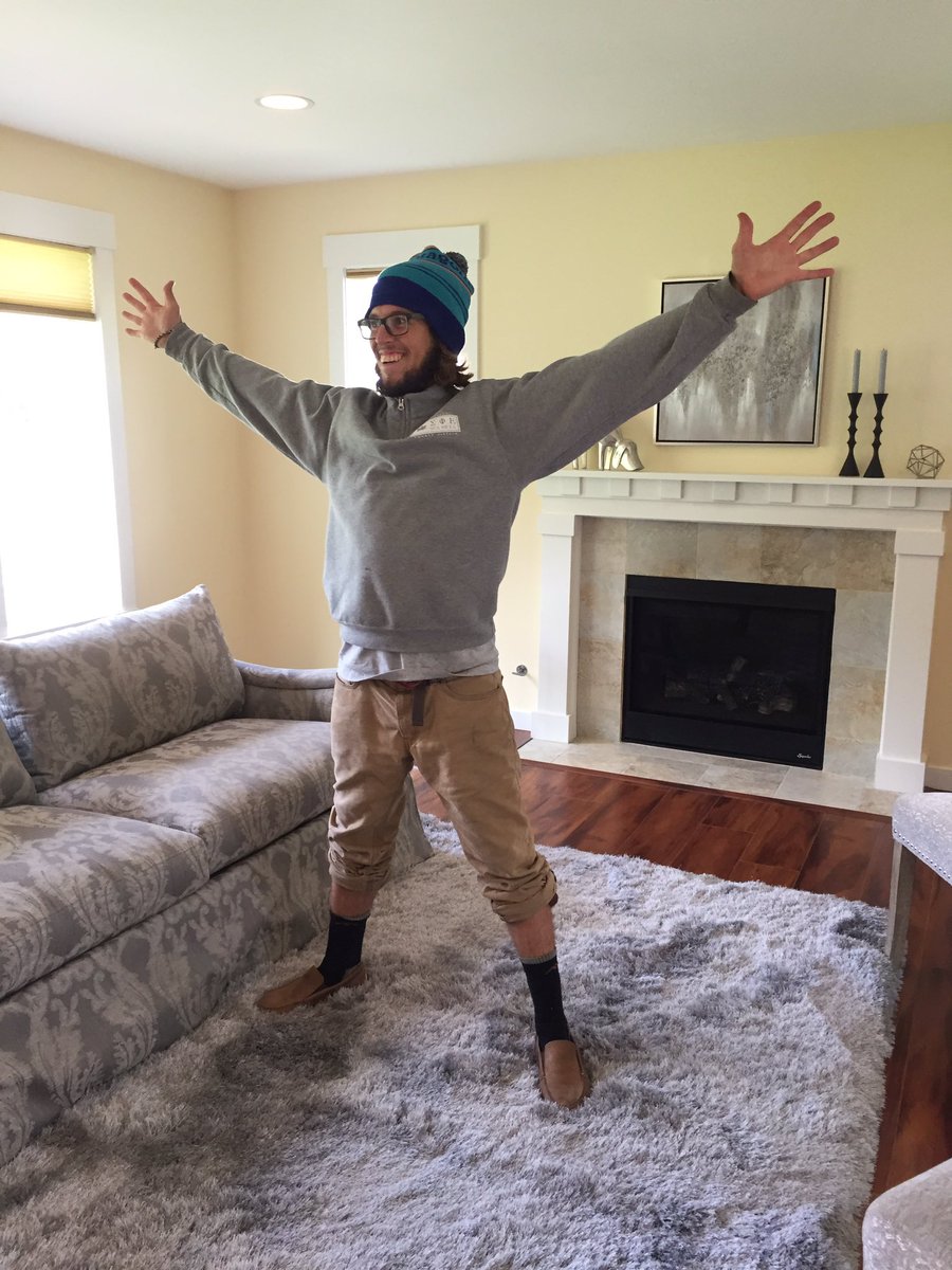 SnapShopComShop's tweet image. Staging Superstar!  LOVE Kevin’s Head-to-toe look! #staging #BIdesign #modernairhead