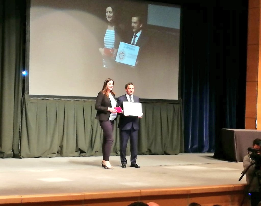 cluster_facyl's tweet photo. Angélica Lozano @alozalv CTO de @mobilelean recibe el premio a mejor directiva de I+D+i #mejordirectivocyl19 #sociosclusterfacyl Se lo entrega Ricardo García de @BENTELER_Group https://t.co/a0kSs7G2xA