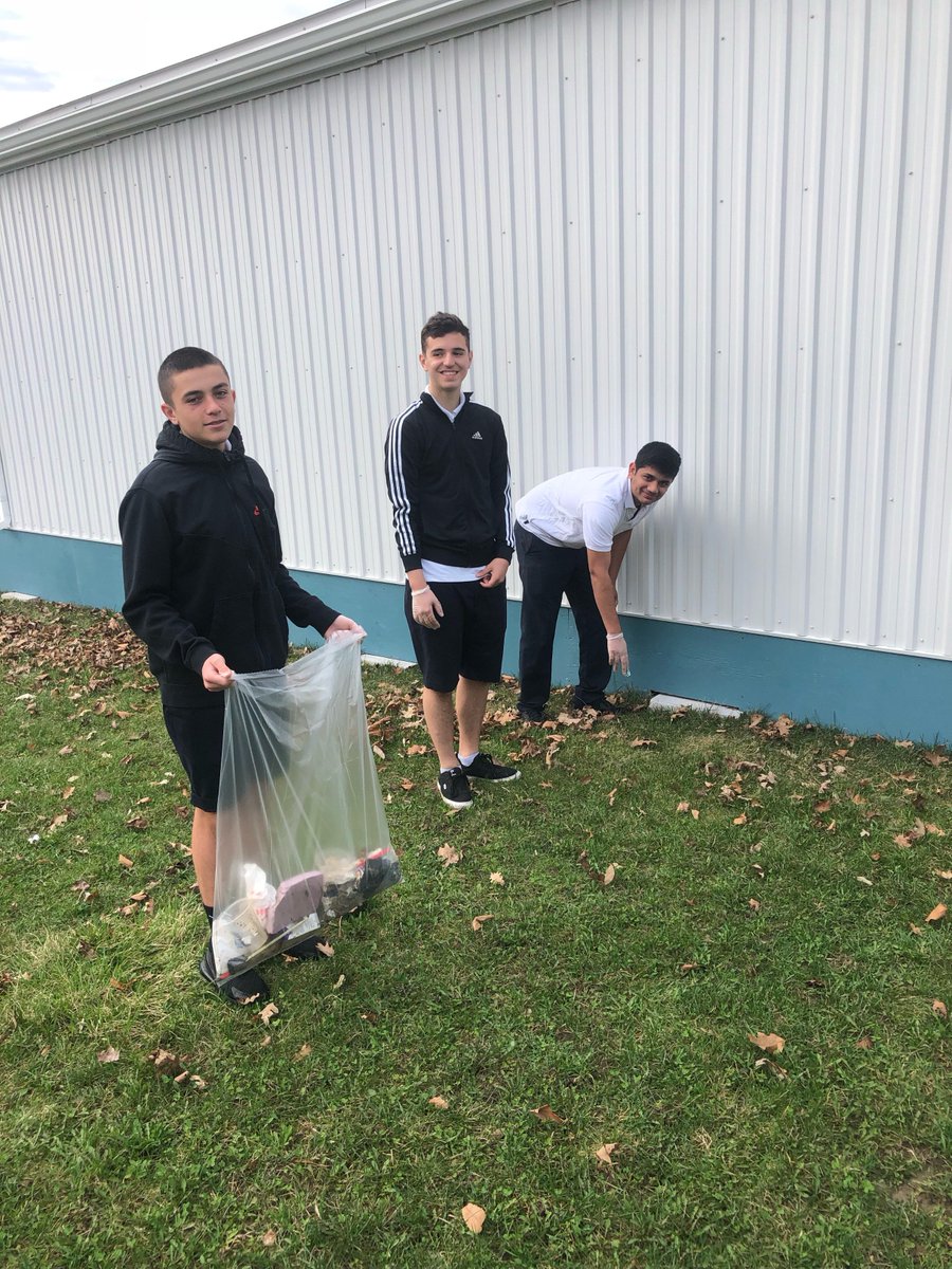 CtKHH's tweet photo. 22 Minute Makeover @_HaltonHills #HCDSBEarthWeek @Pitch_In_Canada https://t.co/u9Hr3nuvCn