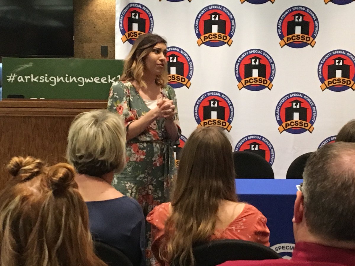 ArkansasEd's tweet photo. Orientation to Teaching students from @pcssdschools participated in a #ARSigningWeek2019 event today! ADE team member @jeffdyer26 spoke to the audience of students, teachers, & parents, letting the students know what this commitment means for them & the profession #TeachArkansas https://t.co/5ZN47YeUCy