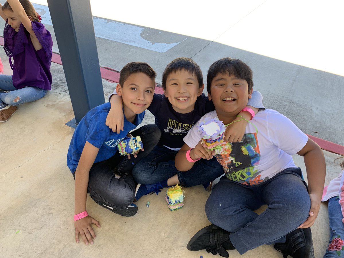 MrsSarahKayem's tweet photo. Mrs. Kayem’s Boys #ThisIsEllison #ColmenaFest @NISDEllison https://t.co/DKeynmfPCV