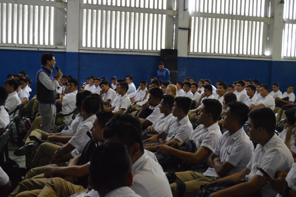PipitaHenriquez's tweet photo. Compartiendo un taller sobre prevención de violencia con jóvenes del Instituto Nacional Técnico Industrial. #CMPV 👏🏽🙌🏽🎉 https://t.co/v2Sl7VcsHt