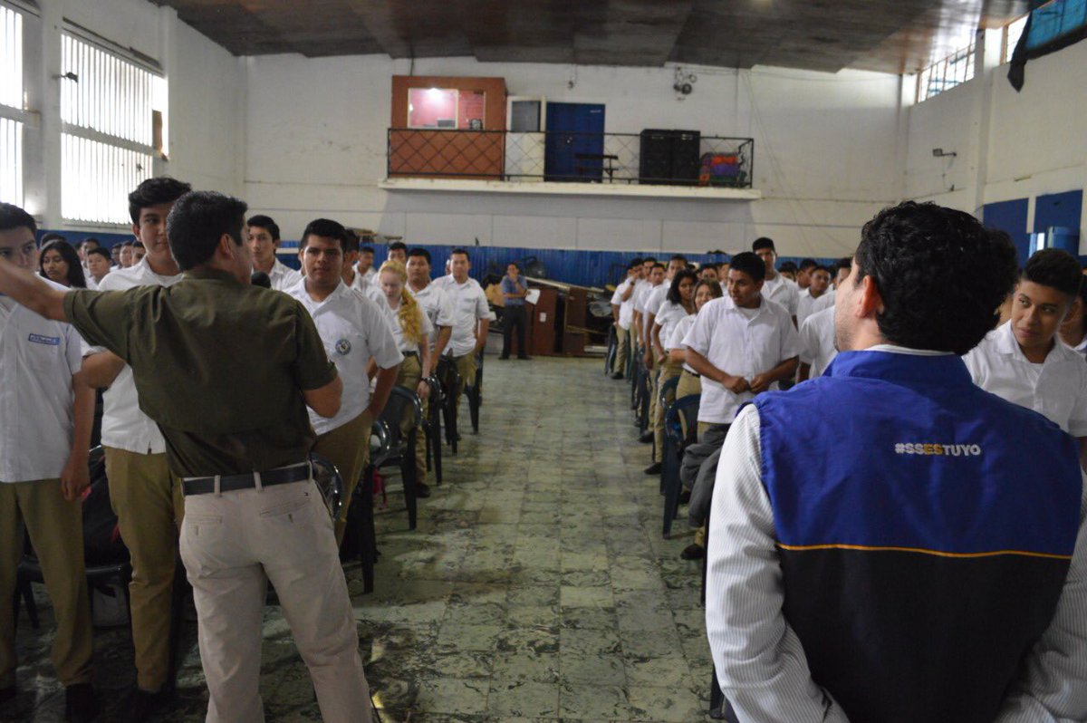 PipitaHenriquez's tweet photo. Compartiendo un taller sobre prevención de violencia con jóvenes del Instituto Nacional Técnico Industrial. #CMPV 👏🏽🙌🏽🎉 https://t.co/v2Sl7VcsHt