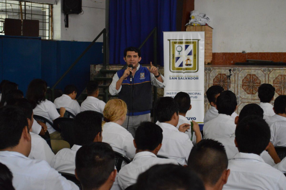 PipitaHenriquez's tweet photo. Compartiendo un taller sobre prevención de violencia con jóvenes del Instituto Nacional Técnico Industrial. #CMPV 👏🏽🙌🏽🎉 https://t.co/v2Sl7VcsHt