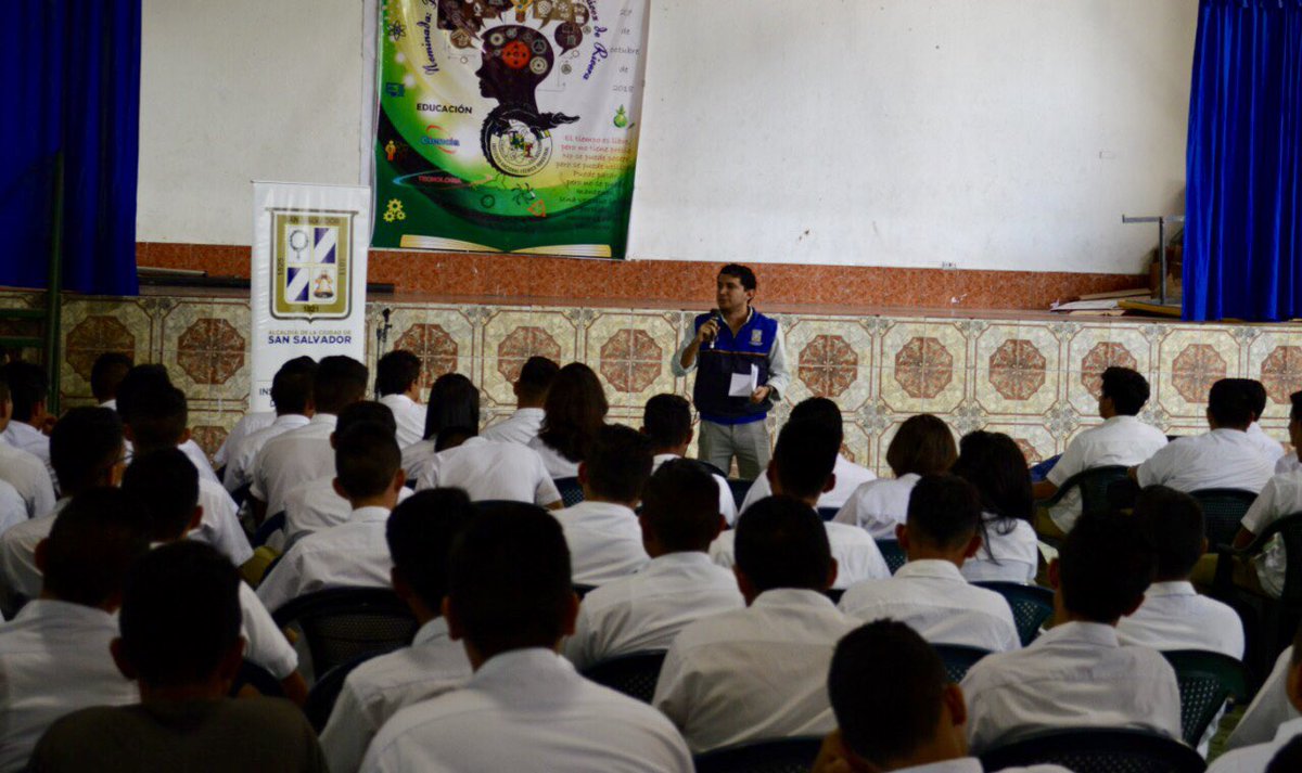 PipitaHenriquez's tweet photo. Compartiendo un taller sobre prevención de violencia con jóvenes del Instituto Nacional Técnico Industrial. #CMPV 👏🏽🙌🏽🎉 https://t.co/v2Sl7VcsHt
