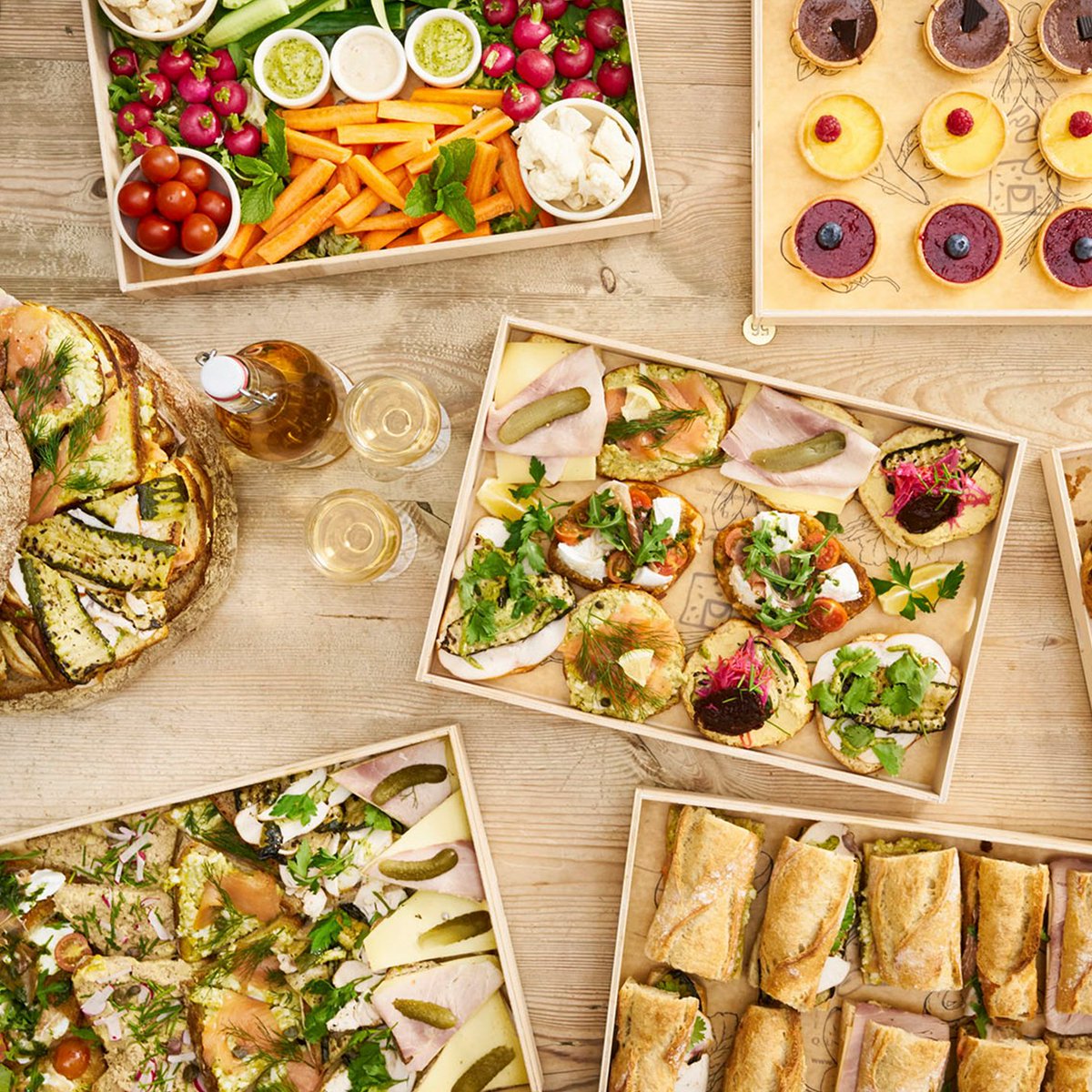 Tu dois gérer le catering d’un gros événement? Pourquoi ne pas laisser Le Pain Quotidien s’en charger? Nous avons un grand choix d’options vegan et bio ainsi que de délicieuses gourmandises! Tu n’as plus qu’à cliquer ici 👉 lpqtraiteur.fr

#LPQcatering
#superfood #vegan