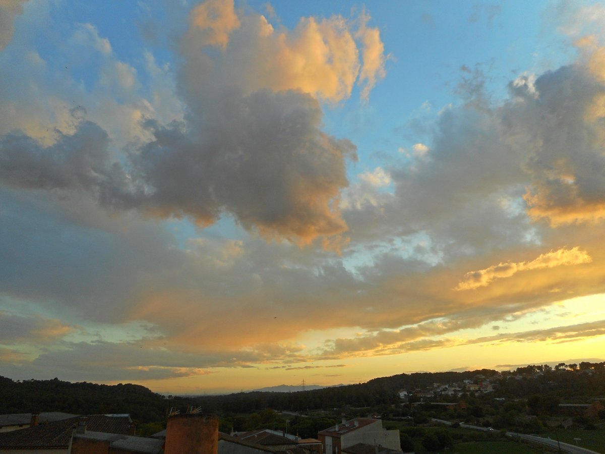 JRovireta's tweet photo. Últimes llums del dia a #ElsPallaresos
T.màxima: 19,8ºC
T.mínima: 13,8ºC
Ratxa Màxima: 23km/h SE
Pluja: 0,4 mm
#sunset #324eltemps #meteoct #meteo https://t.co/iTJ33fxoCL