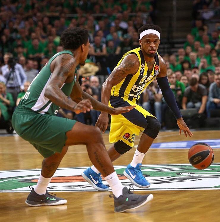 sarigencler's tweet photo. ART ARDA BEŞİNCİ KEZ FINAL FOUR! TEBRİKLER ÇOCUKLAR @fbbasketbol #NeverEnough https://t.co/lTT3vLR3p1
